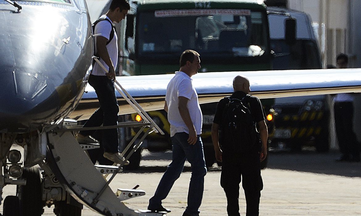 Joesley Batista desembarca no Hangar da Polícia Federal em Brasília