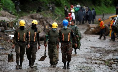Mudslide caused by constant rains, in Santo Tomas
