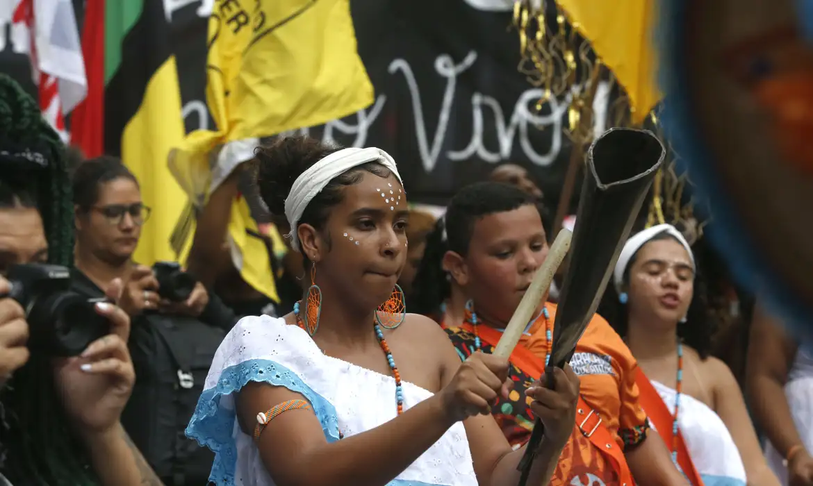 São Paulo (SP) 20/11//2023 - Marcha da Consciência Negra na avenida Paulista defendem projetos de vida para população negra no Brasil. 
Foto: Paulo Pinto/Agência Brasil