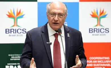 Brasília (DF), 21/05/2025 - O ministro do Desenvolvimento, Indústria, Comércio e Serviços (MDIC), Geraldo Alckmin, fala com jornalistas após reuniões dos ministros de Indústria e Comércio do BRICS. Foto: Valter Campanato/Agência Brasil