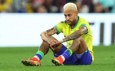 Neymar em campo após derrota do Brasil para a Croácia na Copa do Mundo