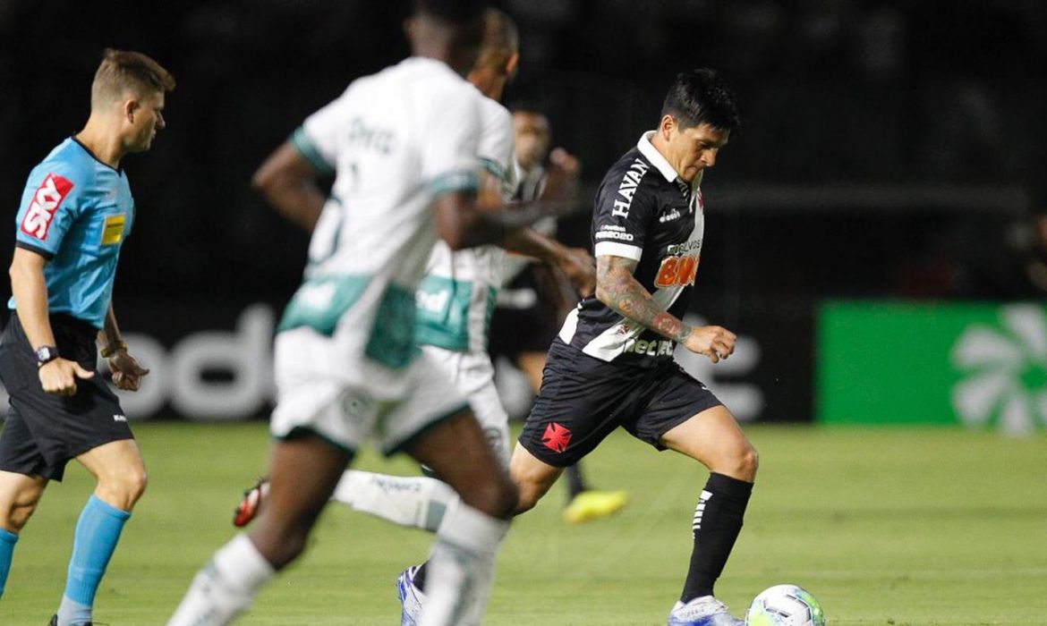 Germán Cano em ação em jogo entre Vasco e Goiás pela Copa do Brasil