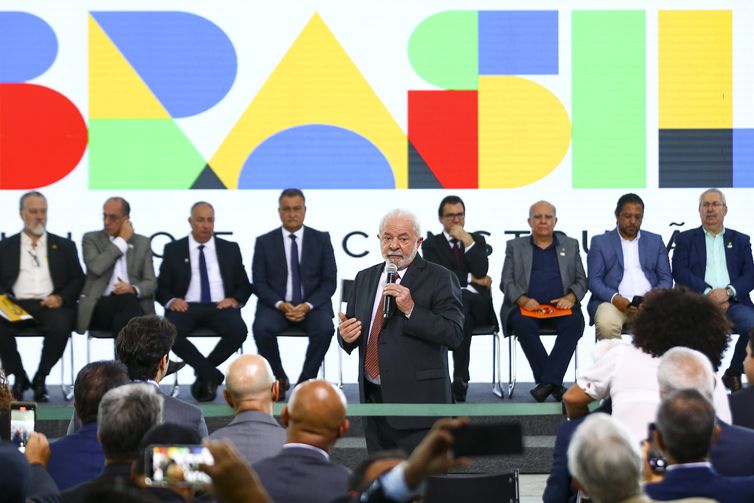 O presidente Luiz Incio Lula da Silva participa de encontro com dirigentes de centrais sindicais, no Palcio do Planalto.