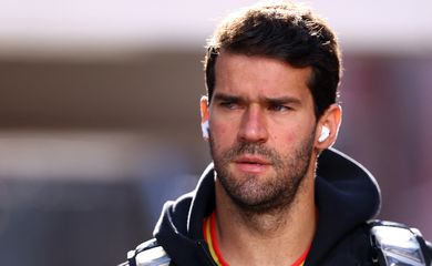 Alisson antes de partida do Liverpool contra o Crystal Palace pelo Campeonato Inglês
05/10/2024 REUTERS/Hannah Mckay