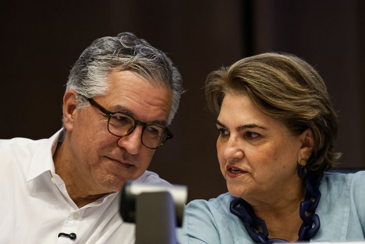 Marcelo Camargo/Agência Brasil Brasília (DF), 28/10/2025 - O ministro da Saúde, Alexandre Padilha, e a ministra das Mulheres, Márcia Lopes, durante o lançamento do Fórum de Mulheres na Saúde, espaço permanente para debater e fortalecer políticas públicas de saúde para as mulheres. Foto: Marcelo Camargo/Agência Brasil