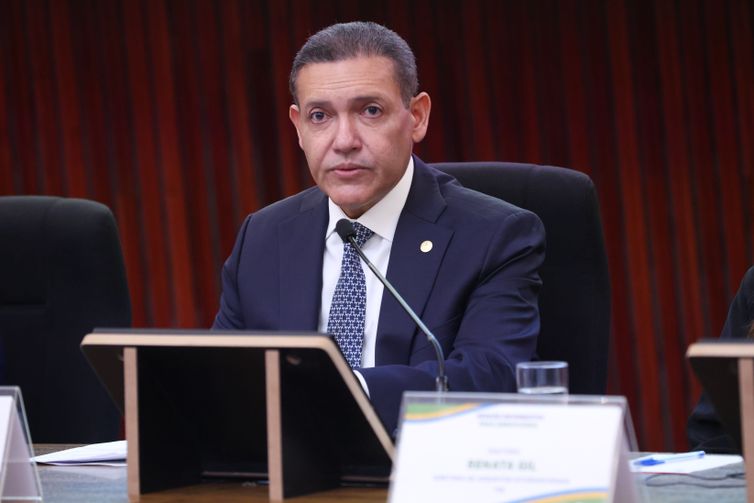 Nunes Marques suspende postagens ilegais contra campanha de Lula