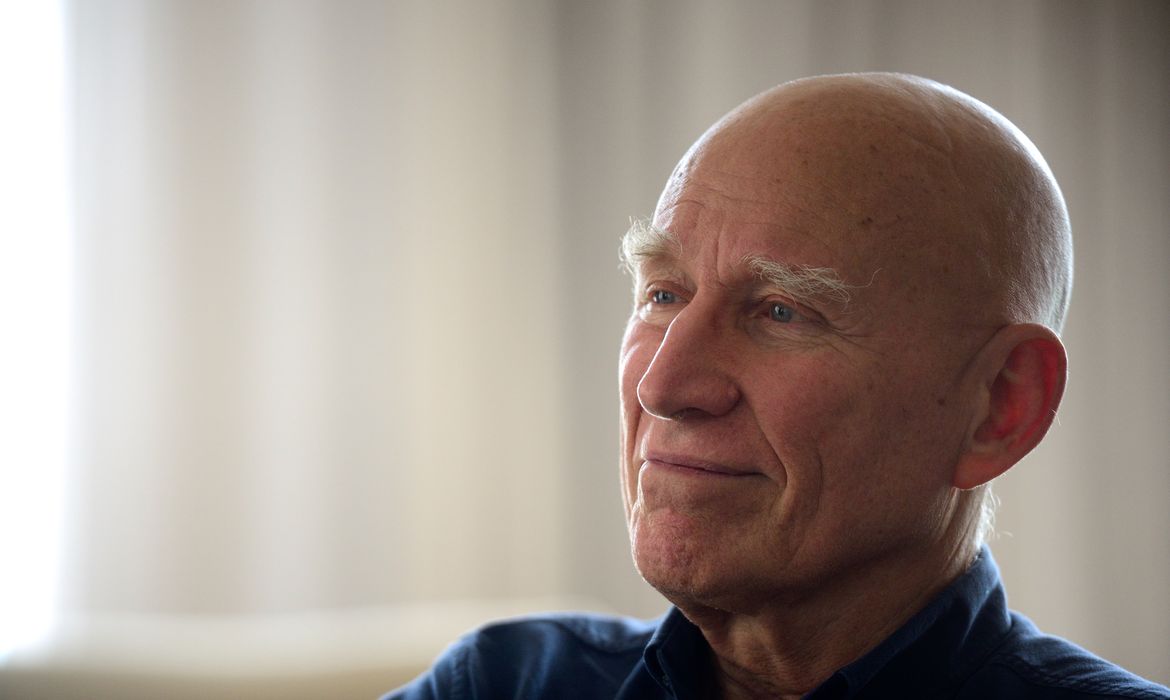Rio de Janeiro - O fotógrafo e ambientalista Sebastião Salgado, fundador do Instituto Terra, fala sobre o Prêmio Personalidade da Câmara de Comércio França-Brasil  (Fernando Frazão/Agência Brasil)