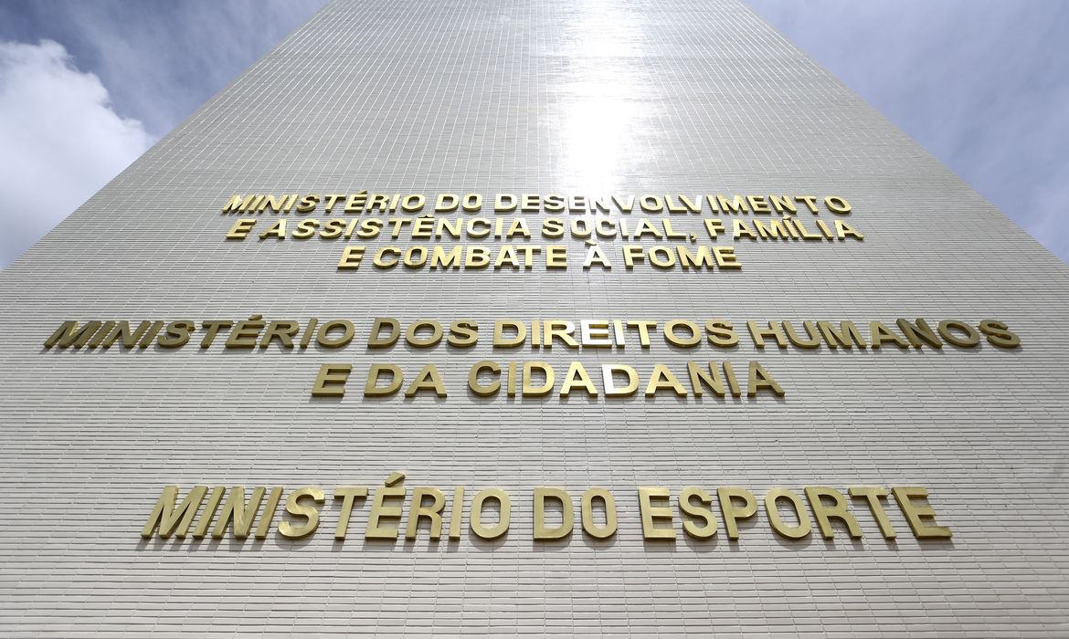 Brasília (DF), 10/04/2023 - Fachada do ministério do Esporte, do ministério dos Direitos Humanos e do ministério do Desenvolvimento e Assistência Social, Família e Combate à Fome.