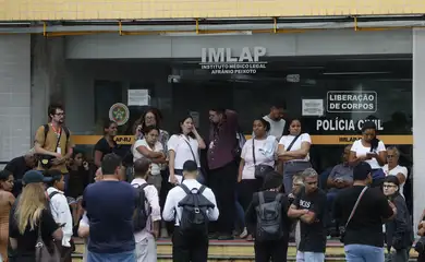 Rio de Janeiro (RJ), 30/10/2025 – Atendimento aos familiares durante o reconhecimento dos corpos dos mortos na Operação Contenção no Instituto Médico Legal. Foto: Fernando Frazão/Agência Brasil