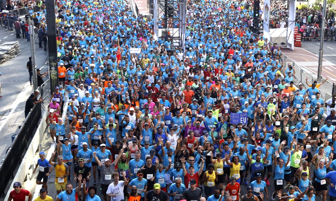 Paulo Pinto/Agência Brasil São Paulo (SP), 31/12/2023 - Em sua 98ª edição, a Corrida Internacional de São Silvestre reuniu 35 mil corredores na Avenida Paulista, em São Paulo. Foto Paulo Pinto/Agência Brasil