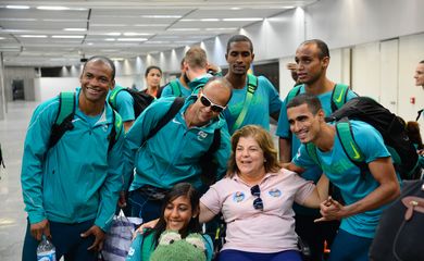 Rio de Janeiro - Atletas brasileiros que participarão da Paralimpíada Rio 2016 desembarcaram no Aeroporto Internacional Tom Jobim/RioGaleão na tarde de domingo (4) (Tomaz Silva/Agência Brasil)