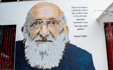 Brasília (DF) 09/09/2023 - O patrono da educação do Brasil está repaginado nos muros da CUT-DF, cerimonia de reinauguração do painel que homenageia Paulo Freire. Foto: Valter Campanato/Agência Brasil