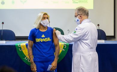 Ana Marcela - primeira vacinada - Tóquio 2020 - Olimpíada - covid-19