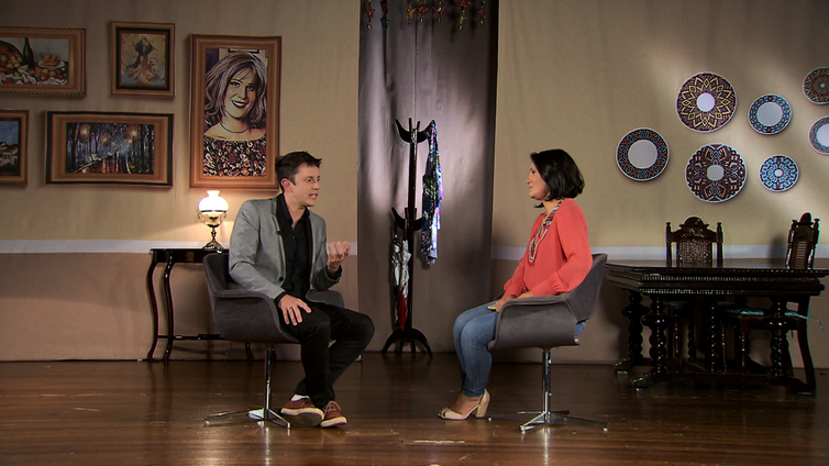 Roseann Kennedy conversa com o comediante Felipe Gracindo