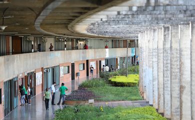 Brasília - Incluída no rodízio de abastecimento do DF, a Universidade de Brasília (UnB) está tomando medidas para reduzir o consumo de água, como adiar o início das aulas no principal campus da instituição em função do racionamento (Fabio