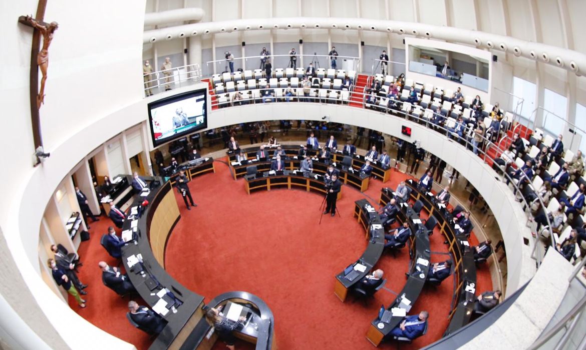 Plenário acatou denúncia contra a vice-governadora Daniela Reinehr, que pode resultar em seu impeachment