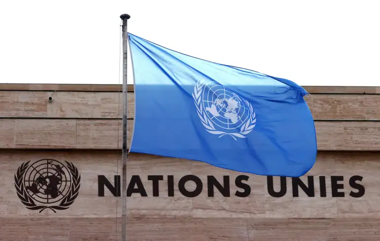 Bandeira da ONU hasteada durante evento do Conselho dos Direitos Humanos na sede da organização em Geneva, Suíça
27/02/2023. Foto: REUTERS/Denis Balibouse