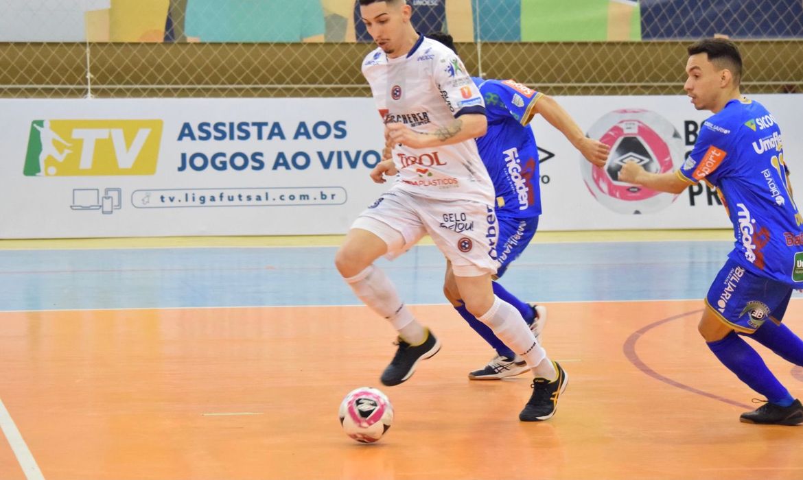 Goleiro de Futsal pode Avançar no Pênalti 