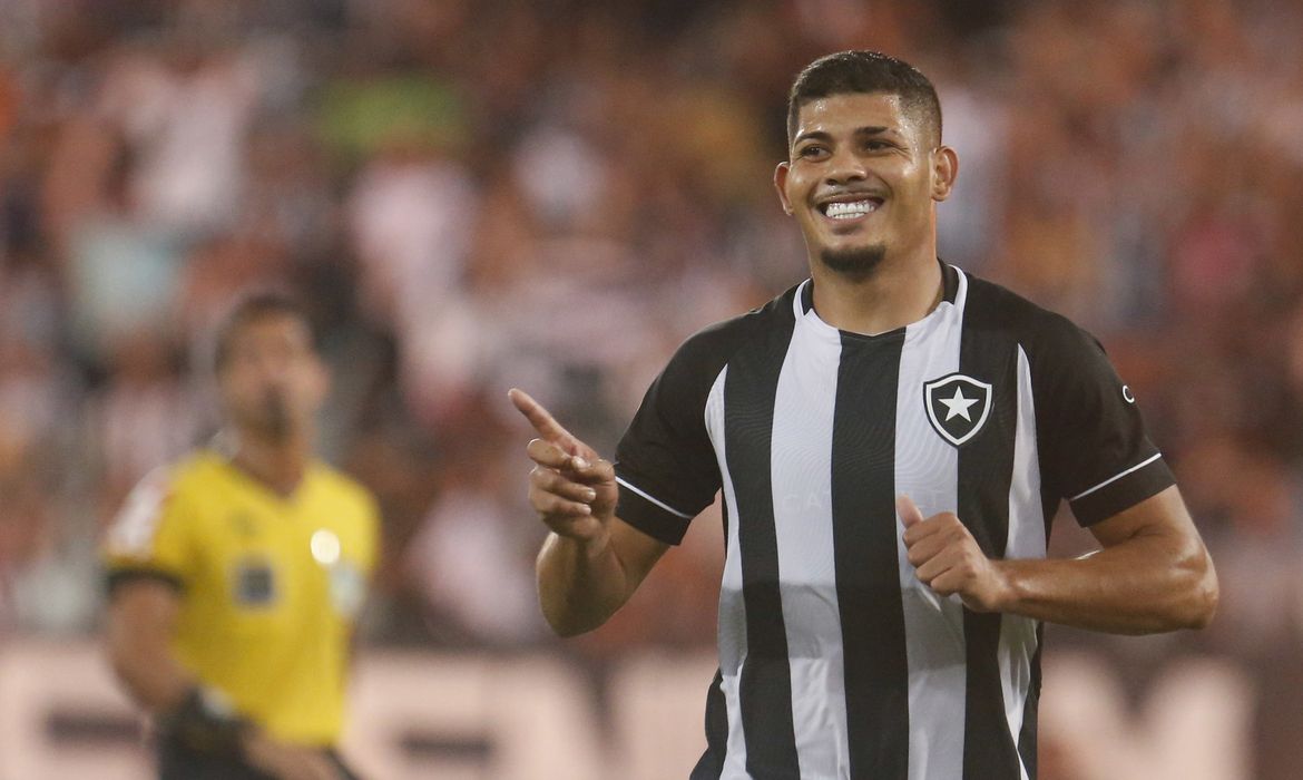 Erison marca na vitória do  Botafogo por 3 a 1 sobre Fortaleza - Brasileiro - em 15/05/2022