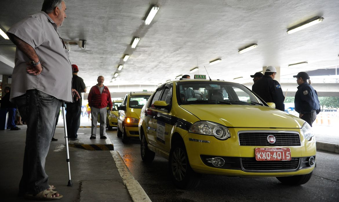 Auxílio para taxistas e caminhoneiros