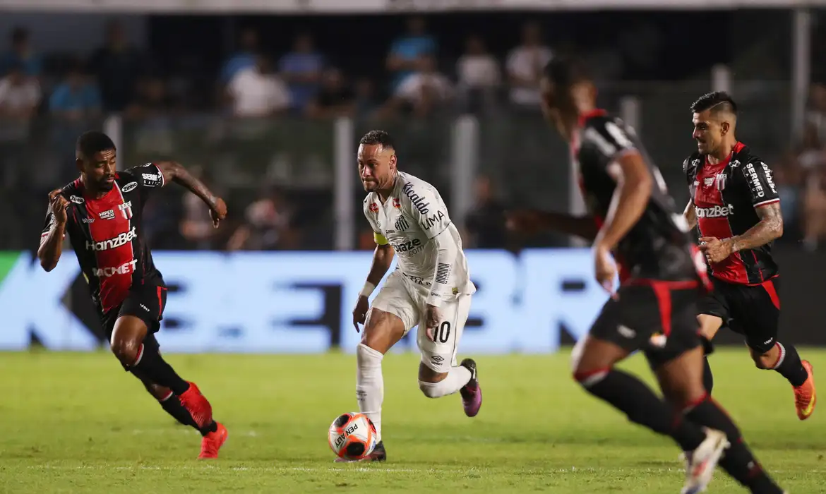 Soccer Football - Paulista Championship - Santos v Botafogo SP - Estadio Vila Belmiro, Santos, Brazil - February 5, 2025 Santos' Neymar in action REUTERS/Carla Carniel