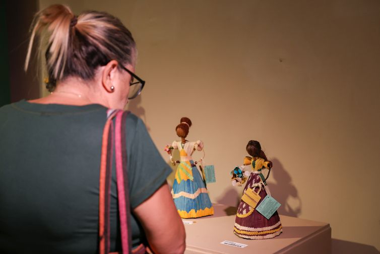 Rio de Janeiro (RJ), 23/05/2025 – Exposição Bonecas que contam histórias – Saberes das mulheres do Quilombo São José da Serra no Centro Nacional de Folclore e Cultura Popular, no Catete, zona sul da capital fluminense. Foto: Tomaz Silva/Agência Brasil