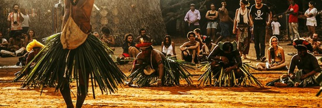 Representantes do povo indígena, de origem pernambucana, Fulni-ô participam da VIII Aldeia Multiétnica