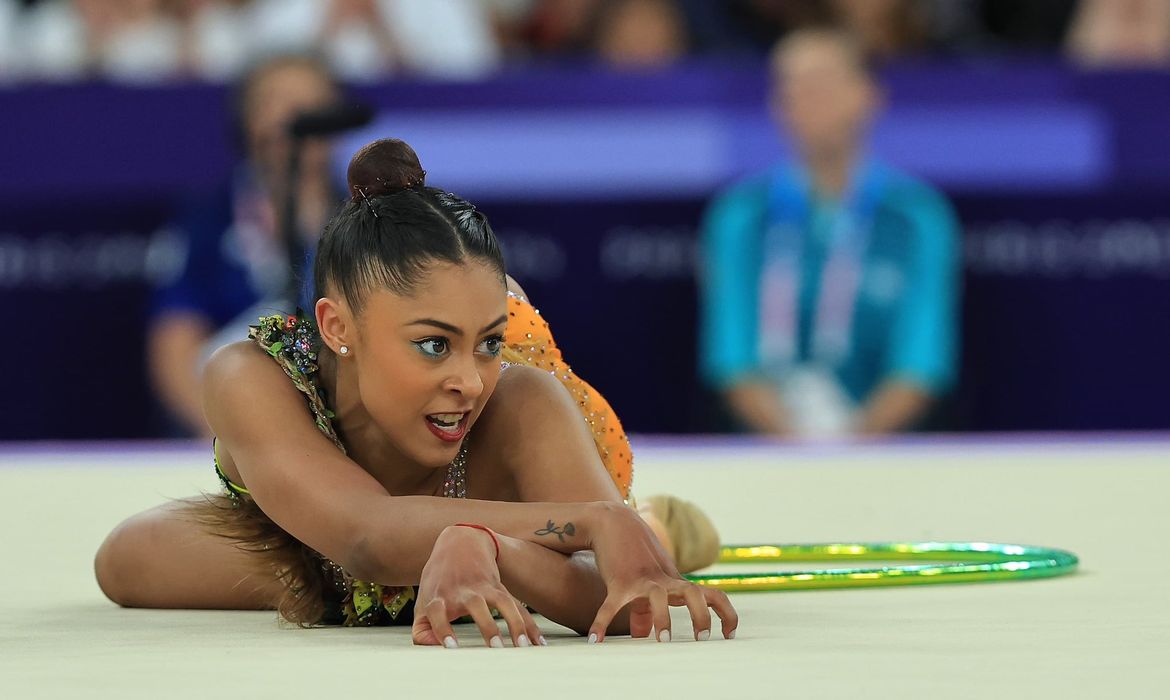 Bárbara Domingos na final por medalha do individual geral ginástica rítmica em Paris - em 09/08/2024