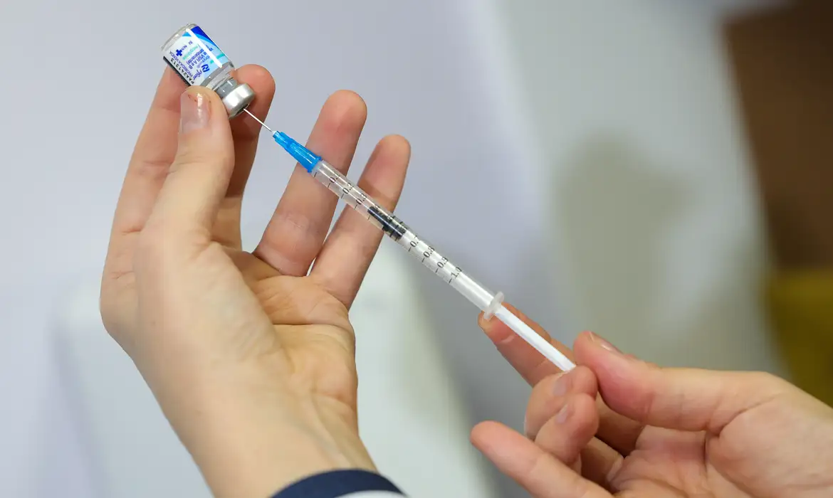 Fabio Rodrigues-Pozzebom/ Agência Brasil Brasília (DF) 04/12/2025 - Vacina contra o vírus sincicial respiratório (VSR). Foto: Fabio Rodrigues-Pozzebom/ Agência Brasil