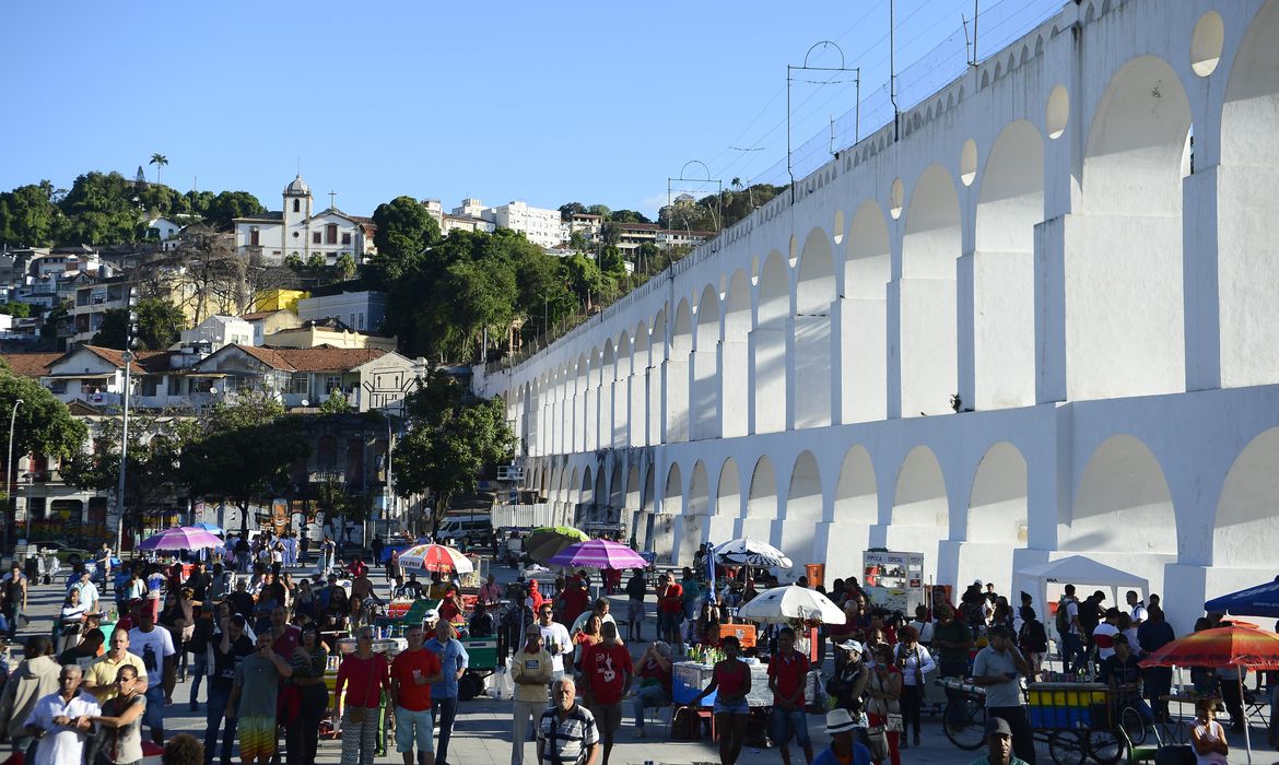 Rio de Janeiro - Central Única dos Trabalhadores (CUT) promove ato-show nos Arcos da Lapa pelo Dia do Trabalho (Tânia Rêgo/Agência Brasil)