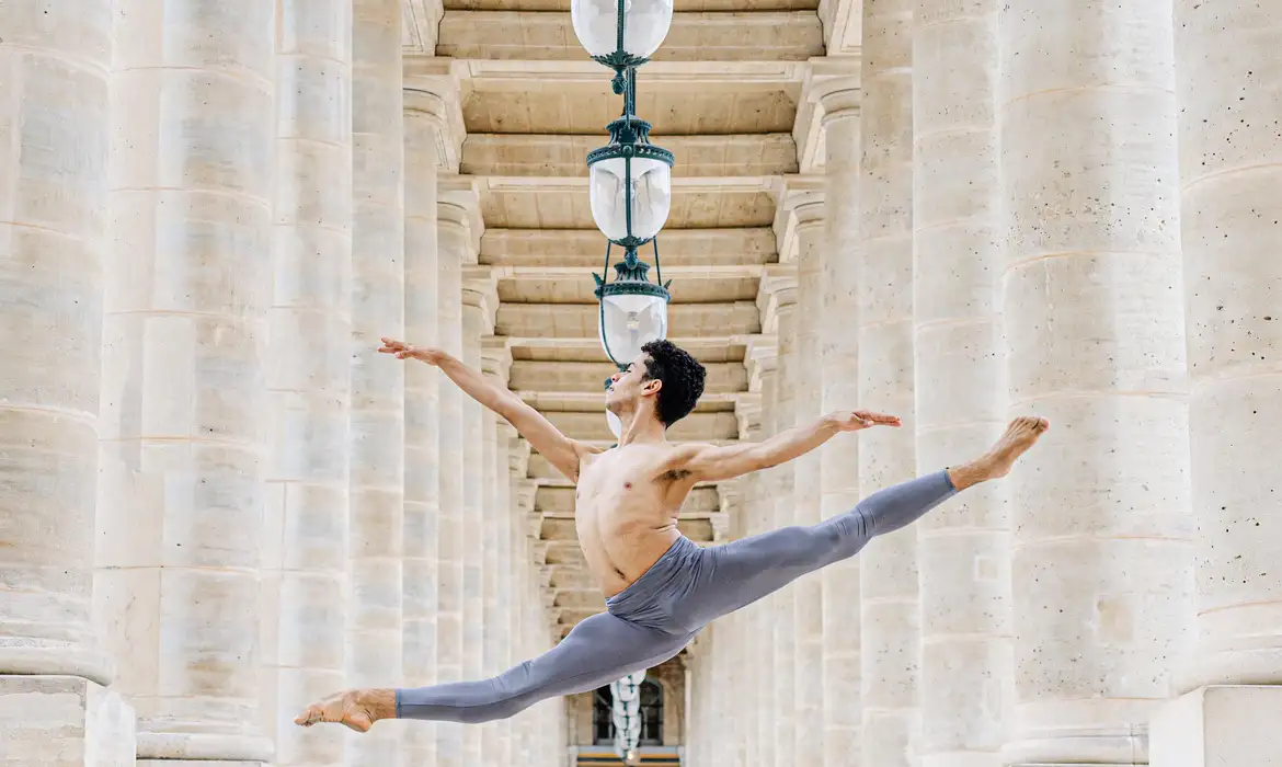 Amanda Braide/Divulgação Brasília (DF), 01/08/2025 - Bailarino brasileiro Marcos Souza, contratado da Opera de Paris. Foto: Amanda Braide/Divulgação