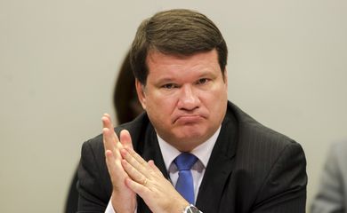 Brasília - O professor de Direito Tributário da Universidade do Estado do Rio de Janeiro Ricardo Lodi, apresenta defesa da presidenta Dilma Rousseff à Comissão Especial do Impeachment (Marcelo Camargo/Agência Brasil)