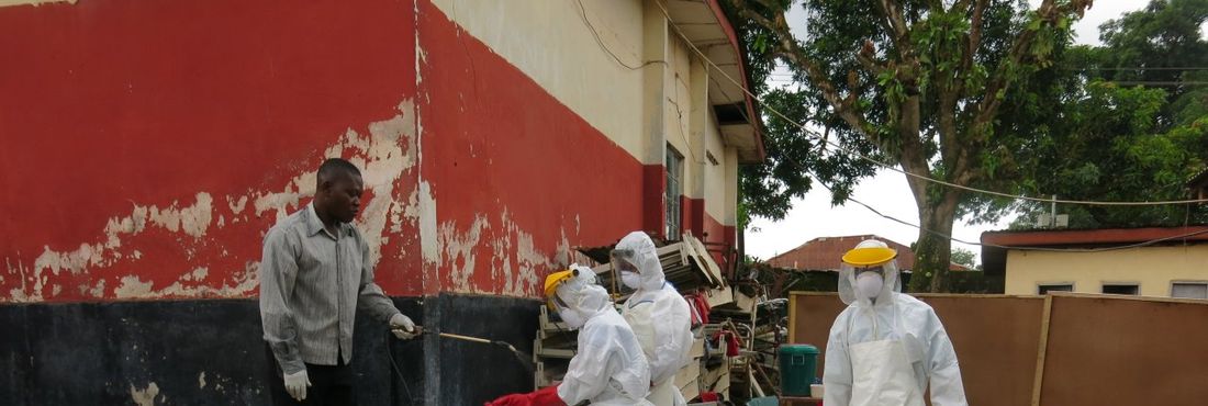 Mortos por ebola no Hospital de Kenema, em Serra Leoa