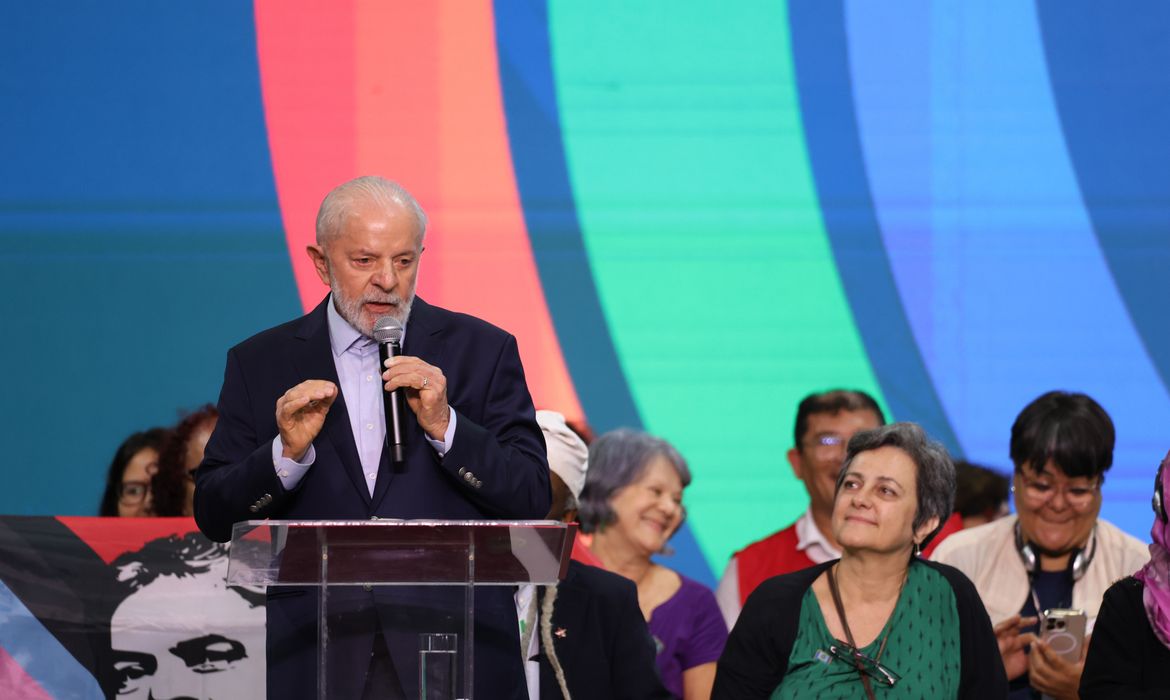 Rio de Janeiro (RJ), 16/11/2024 – O presidente do Brasil, Luís Inácio Lula da Silva durante ato de entrega do documento final da cúpula do G20 Social, no Boulevard Olímpico na zona portuária da capital fluminense. Foto: Tomaz Silva/Agência Brasil