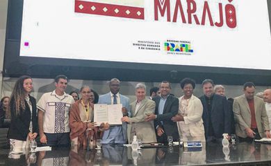 Pará - Governo federal assina acordos de cooperação em direitos humanos no Pará e institui o Fórum Permanente da Sociedade Civil do Marajó
No âmbito do programa Cidadania Marajó, o ministro Silvio Almeida formalizou parcerias com o governo estadual e com outros ministérios.
Foto: Paulo Victor Chagas/Ascom/MDHC