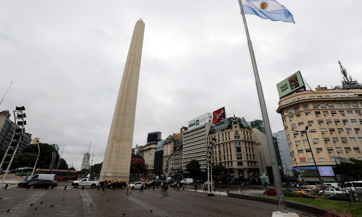 O obelisco de Buenos Aires é visto durante a pandemia do novo coronavírus.