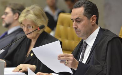 Brasília - STF retoma julgamento dos embargos infringentes de condenados na Ação Penal (AP) 470, o mensalão. Na foto, os ministros Dias Tofolli, Rosa Weber e Luís Roberto Barroso (José Cruz/Agência Brasil)