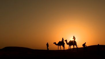 Caminhos da Reportagem - Emirados Árabes - O entardecer no deserto é um show a parte nos Emirados Árabes Unidos