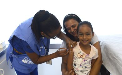 Rio de Janeiro - Rio antecipa vacinação contra a gripe para gestantes e crianças com idades a partir de seis meses e menores de cinco anos, além de pacientes renais crônicos (Tânia Rêgo/Agência Brasil)