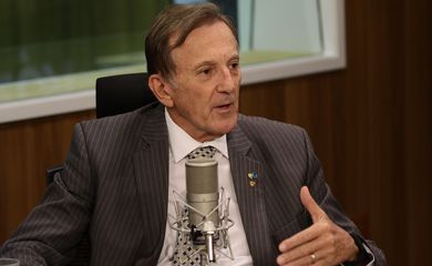 O presidente dos Correios, General Floriano Peixoto, participa do programa Voz do Brasil