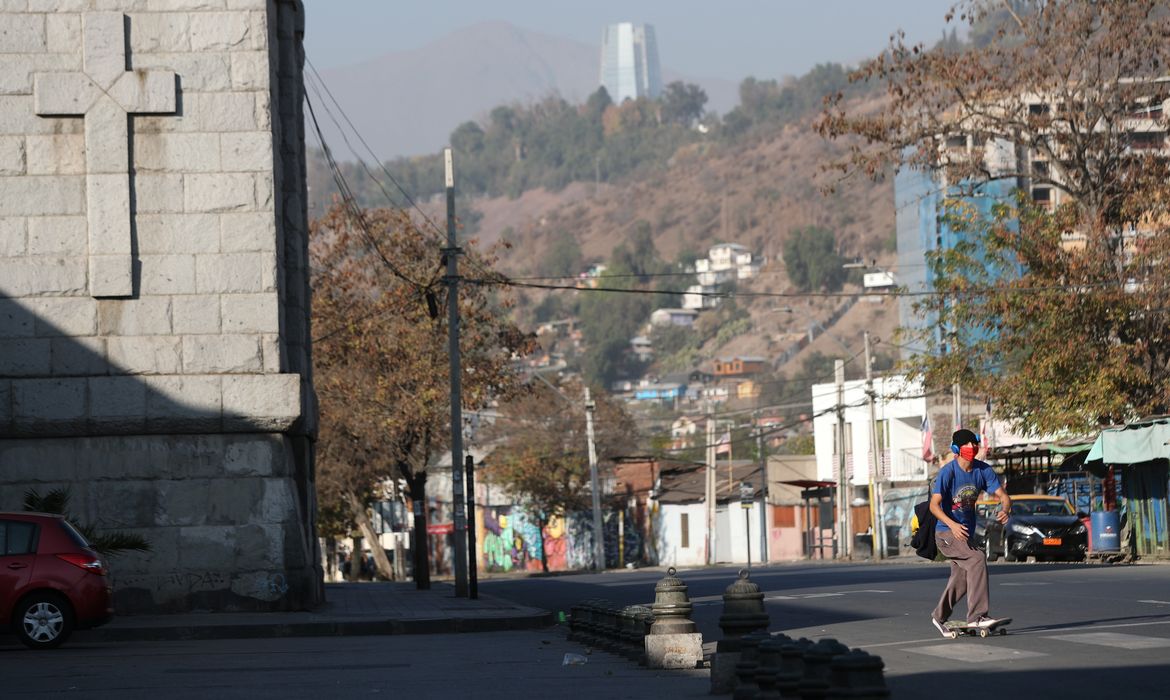 Chile decreta lockdown em Santiago