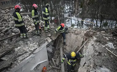 Rescuers work at the site of the apartment building hit by a Russian drone during a Russian missile and drone strike, amid Russia's attack on Ukraine, in Kyiv, Ukraine December 27, 2025. REUTERS/Viacheslav Ratynskyi
