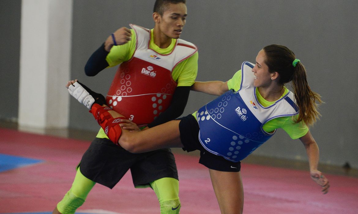 Rio de Janeiro - Atletas de taekwondo treinam para as Olimpíadas Rio 2016 na casa do Time Brasil na Urca  (Tomaz Silva/Agência Brasil)