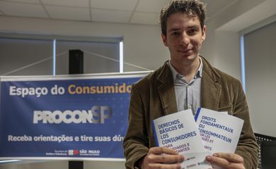 São Paulo (SP), 23/06/2025 - Procon-SP lança uma cartilha e um conjunto de folders sobre direitos básicos do consumidor, desenvolvidos especialmente para refugiados e migrantes que se encontram no Brasil. Arthur Caron -Francês.
Foto: Paulo Pinto/Agência Brasil