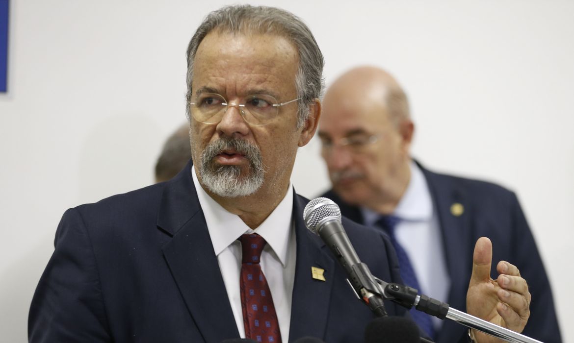 Rio de Janeiro - O ministro da Defesa, Raul Jungmann, fala após reunião no Palácio Guanabara para discutir segurança pública no Rio de Janeiro  (Tomaz Silva/Agência Brasil)