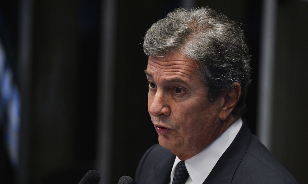 Brasília - O senador Fernando Collor de Mello, fala durante o quinto dia de julgamento final do processo de impeachment da presidenta afastada, Dilma Rousseff, no Senado (Fabio Rodrigues Pozzebom/Agência Brasil)
