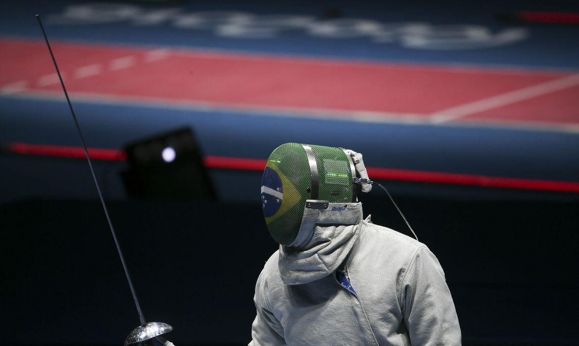 Renzo Agresta enfrenta o Sandro Bazadze da Geórgia na Olimpíada do Rio em 2016