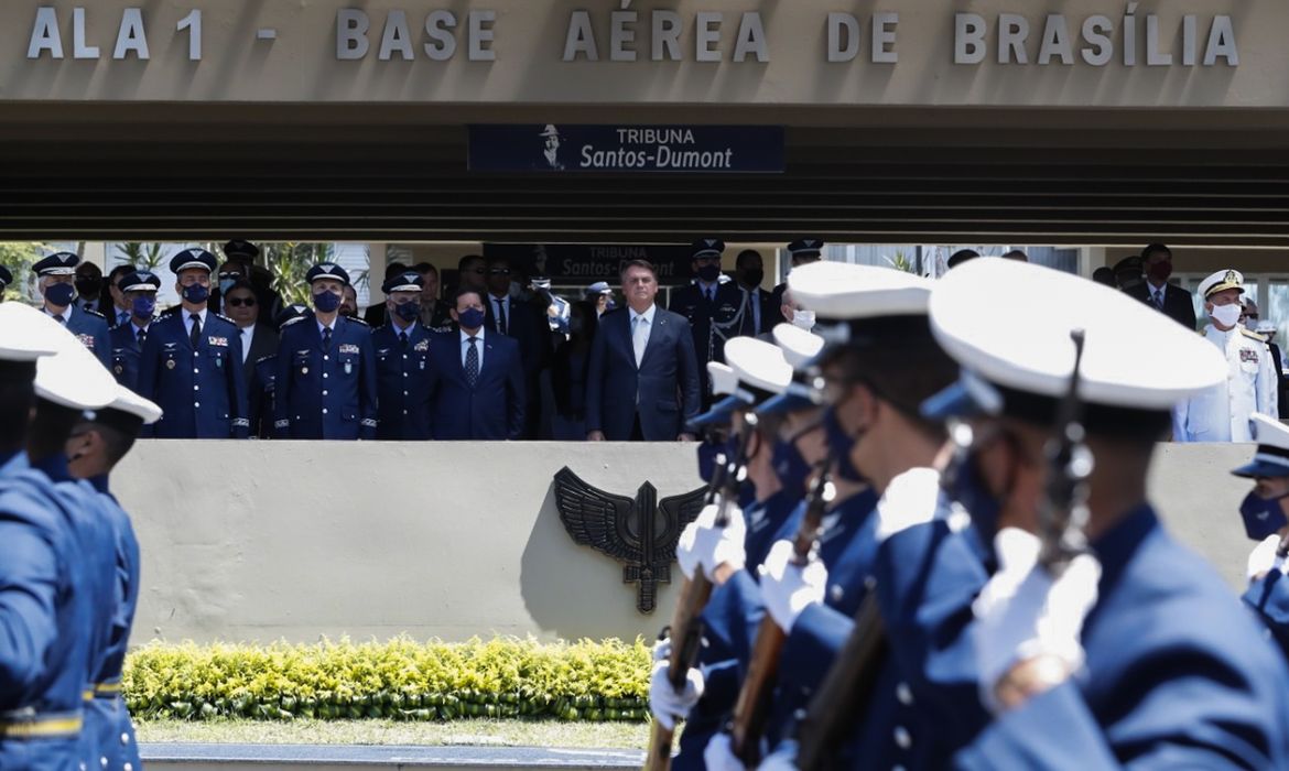 O Presidente Jair Bolsonaro, participa da cerimônia comemorativa do 80º aniversário do Comando da Aeronáutica, na Base Aérea de Brasília.