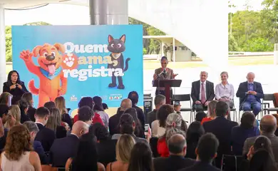 Brasília (DF) 17/04/2025  A ministra do Meio Ambiente, Marina Silva, discursa durante lançamento do Sistema Nacional de Identificação de Cães e Gatos, SinPatinha. Assina também decreto que institui o Programa Nacional de Proteção e Manejo Populacional Ético de Cães e Gatos (ProPatinhas). Foto: Fabio Rodrigues-Pozzebom/ Agência Brasil