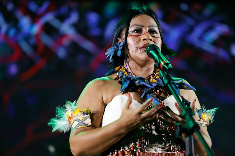 Belém (PA) 13/12/2024 - Show da cantora de música indígena Dijuena Tikuna no Festival Psica 2024, na Cidade Velha. Foto: Fernando Frazão/Agência Brasil